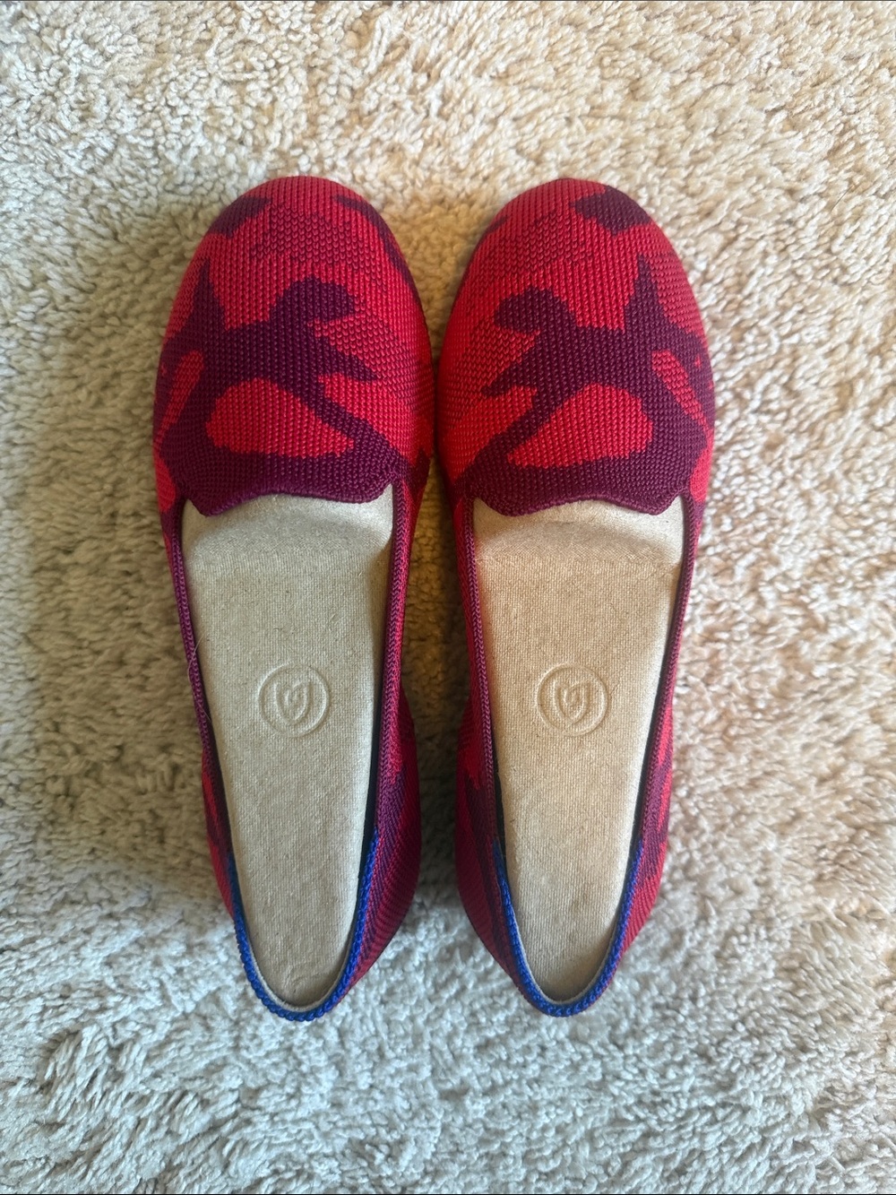 NWT Kids size 2 Rothy's Red and Burgundy Patterned Knit Slip-Ons